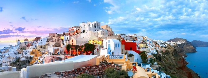 Trip Ferienhaus Reiseland Griechenland - Wer kennt sie nicht, die märchenhaften Bilderbuchfotos von Santorin? Strahlend weiße Häuser mit leuchtend blauen Kuppeln, schmiegen sich an die Hänge der zerklüfteten Steilküste. Für die meisten der Inbegriff von Griechenland, jedoch Griechenland ist mehr – viel mehr! Die beliebtesten Orte für Ferien in Griechenland, locken mit besten Angebote für Hotels und Ferienunterkünfte mit Werbeaktionen, Rabatten, Sonderangebote für Griechenland Urlaub buchen.